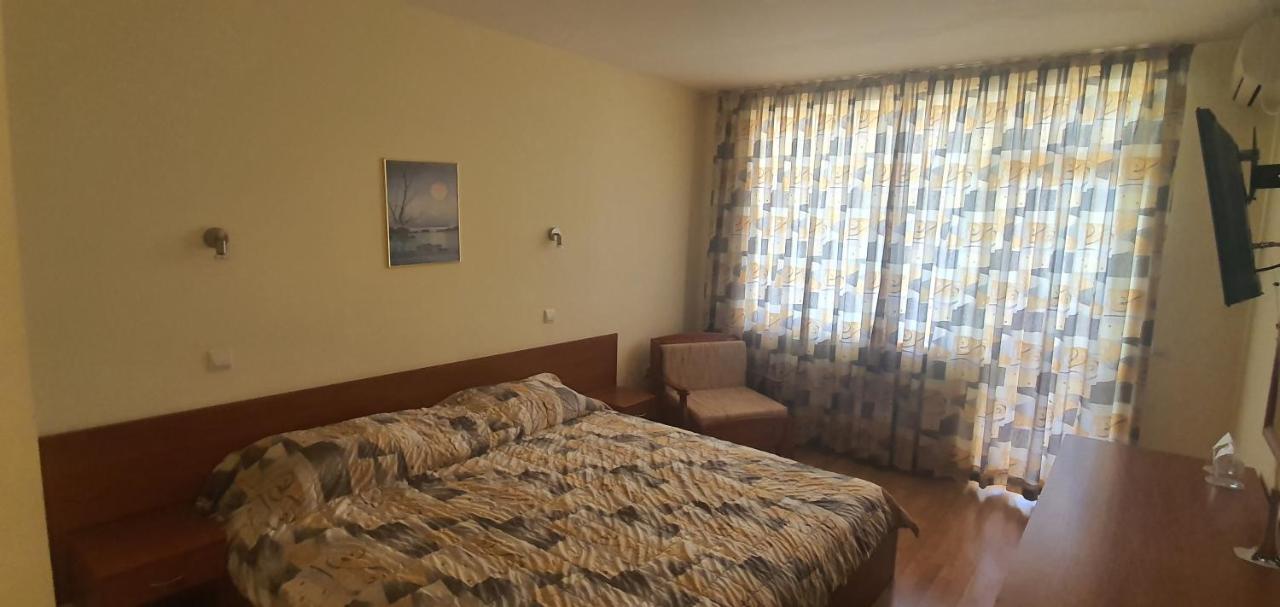 Diamond Hotel Primorsko Bagian luar foto