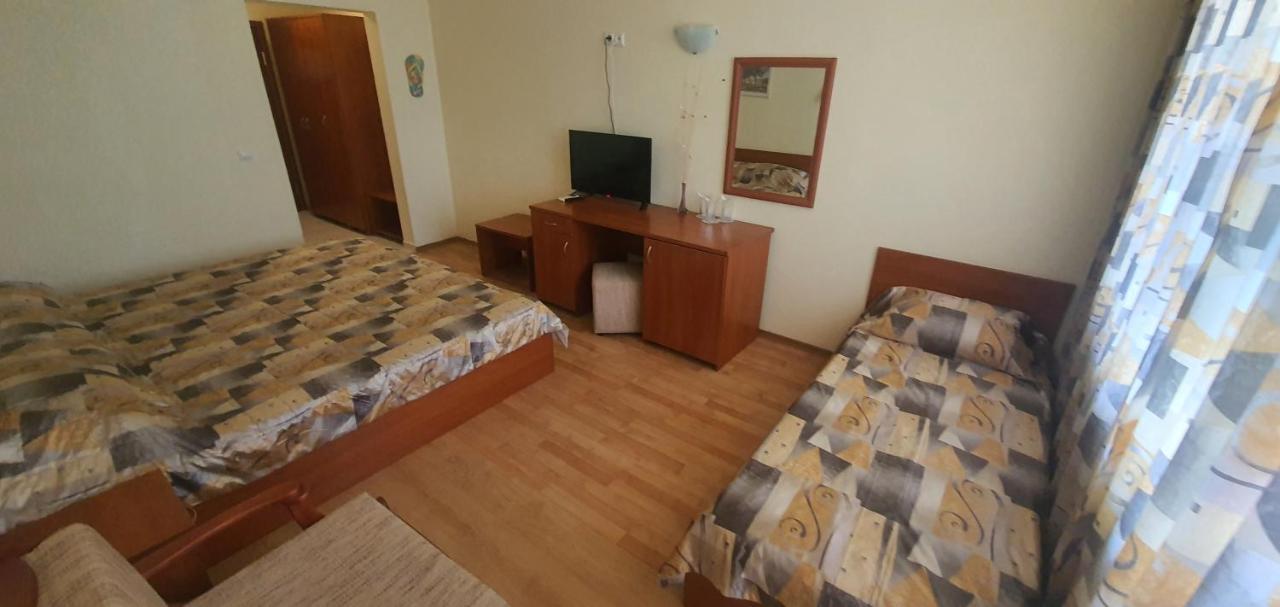 Diamond Hotel Primorsko Bagian luar foto
