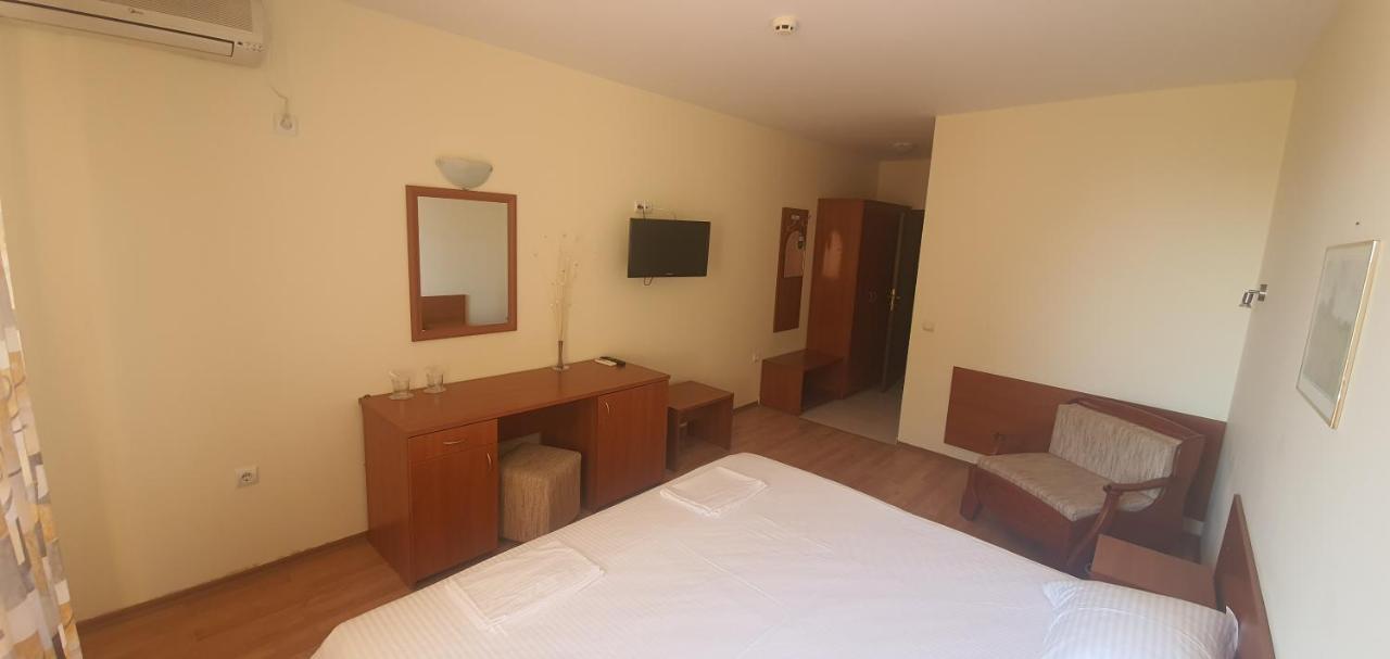 Diamond Hotel Primorsko Bagian luar foto