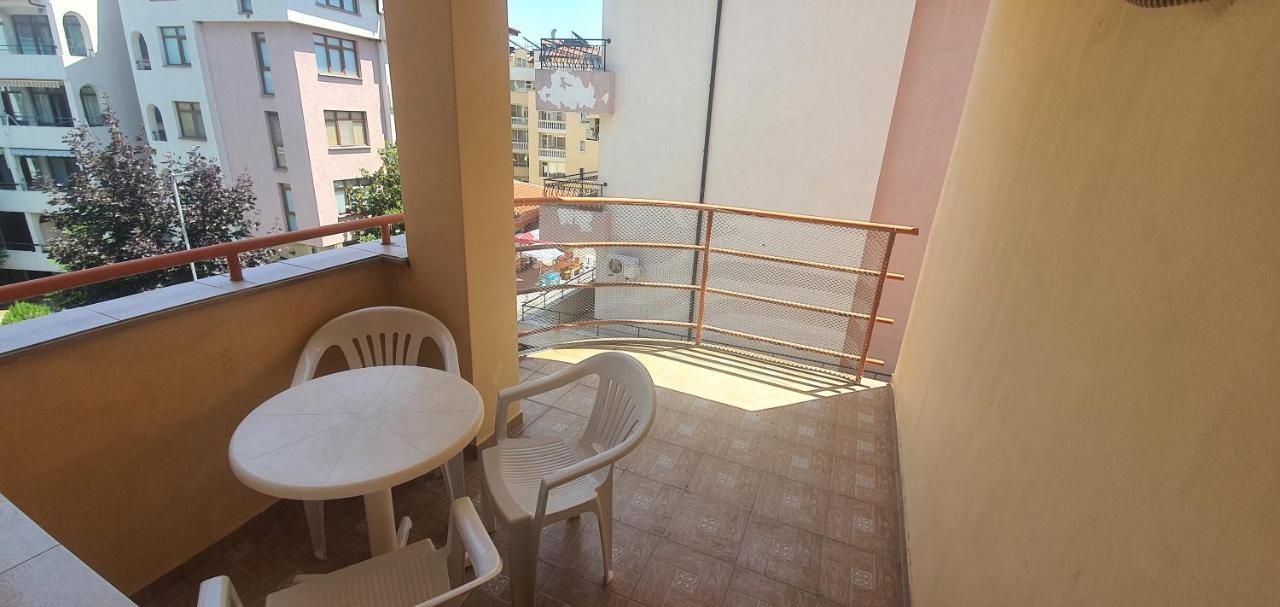 Diamond Hotel Primorsko Bagian luar foto