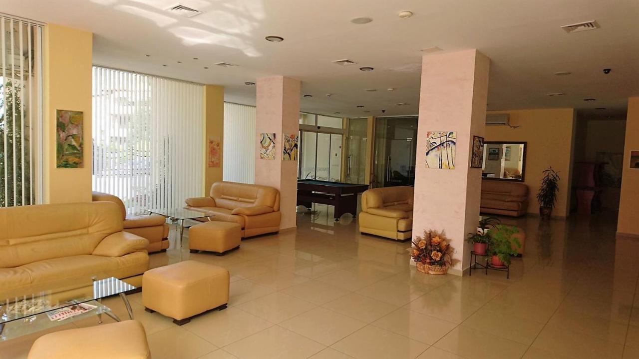 Diamond Hotel Primorsko Bagian luar foto