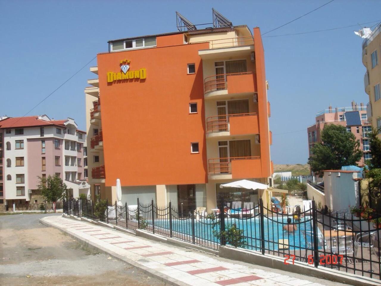 Diamond Hotel Primorsko Bagian luar foto
