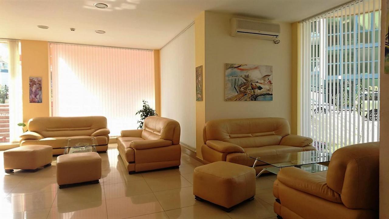 Diamond Hotel Primorsko Bagian luar foto