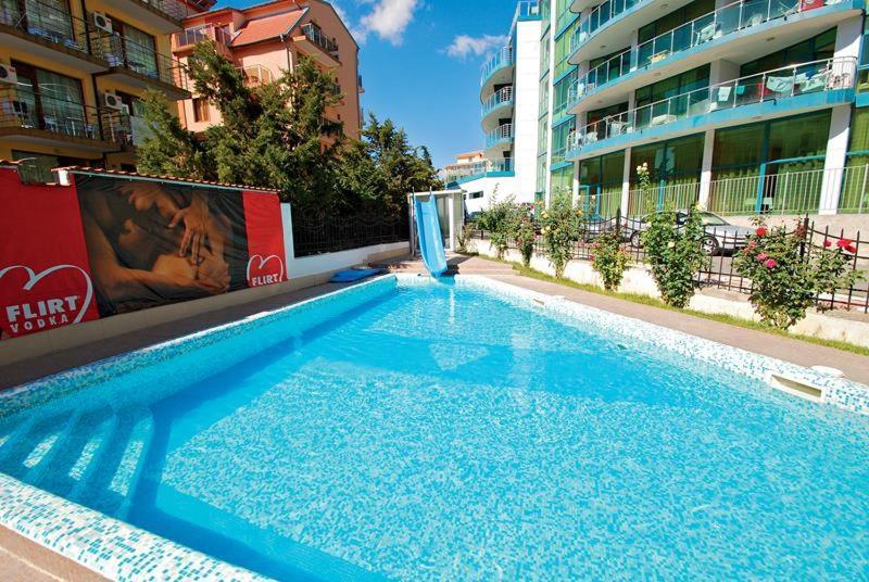 Diamond Hotel Primorsko Bagian luar foto