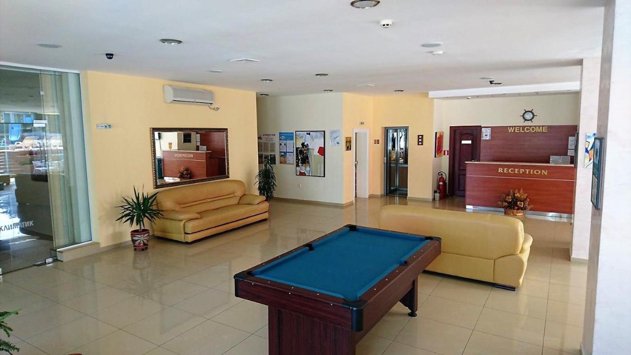 Diamond Hotel Primorsko Bagian luar foto